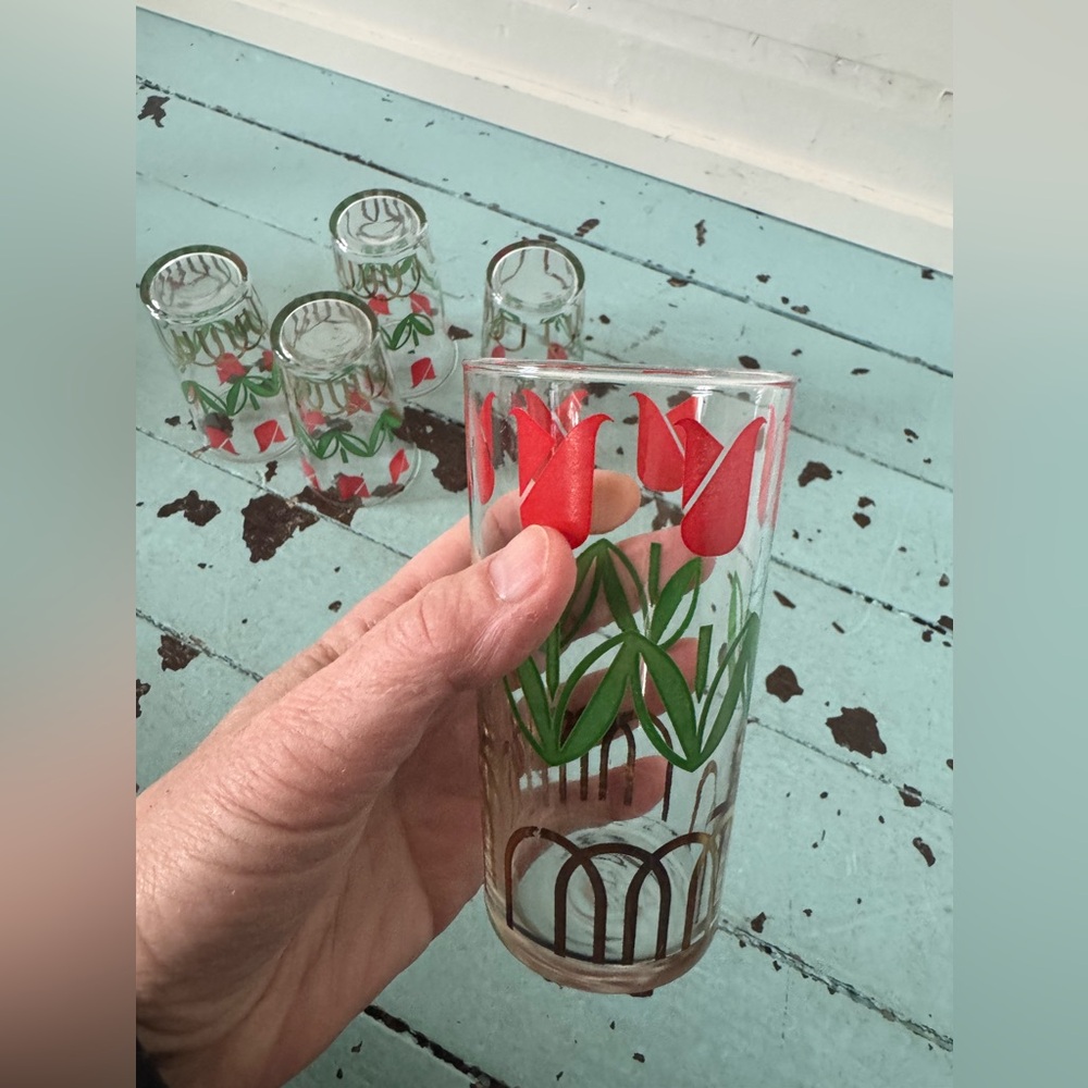 5 MCM Glasses Red Tulips, Green Leaves & Gold Fence Dominion Glass Canada